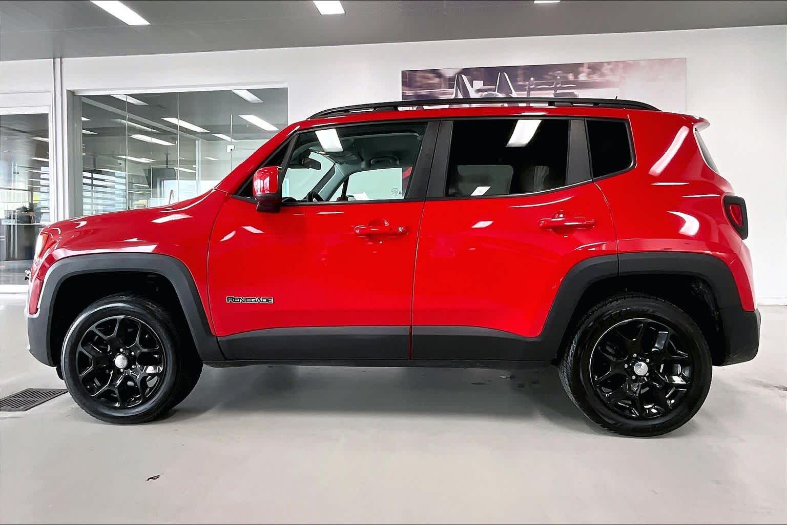 Thumbnail: 2018 Jeep Renegade - 3