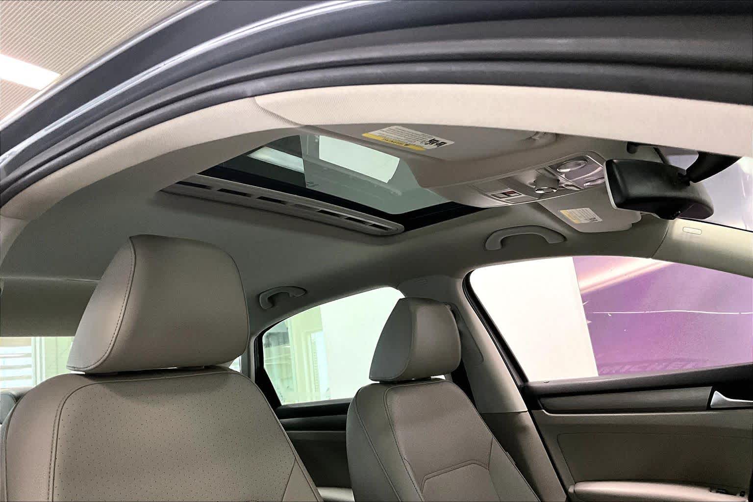 Thumbnail: 2014 Volkswagen Passat - 26