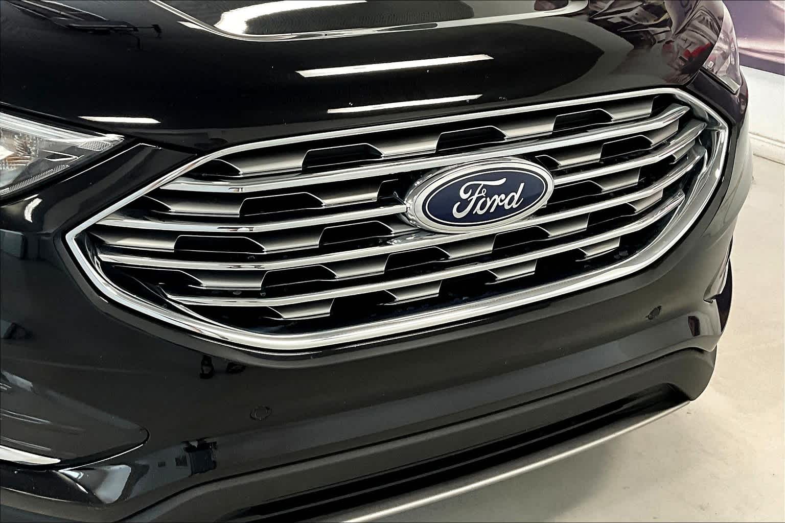 2022 Ford Edge Titanium 28
