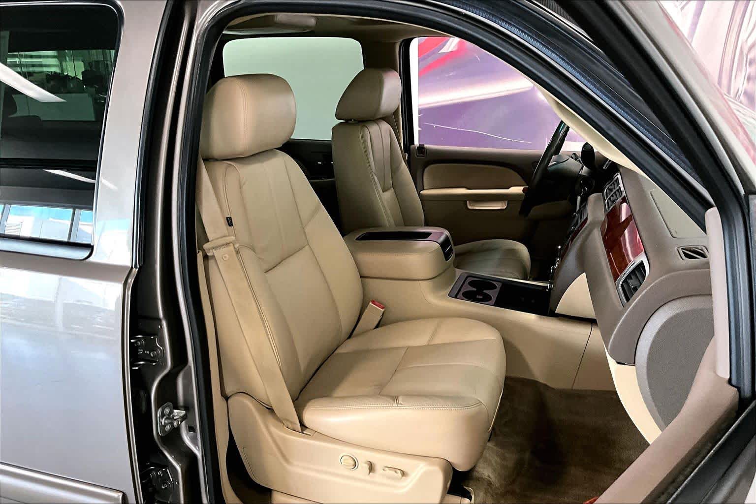 Thumbnail: 2011 Chevrolet Suburban - 12