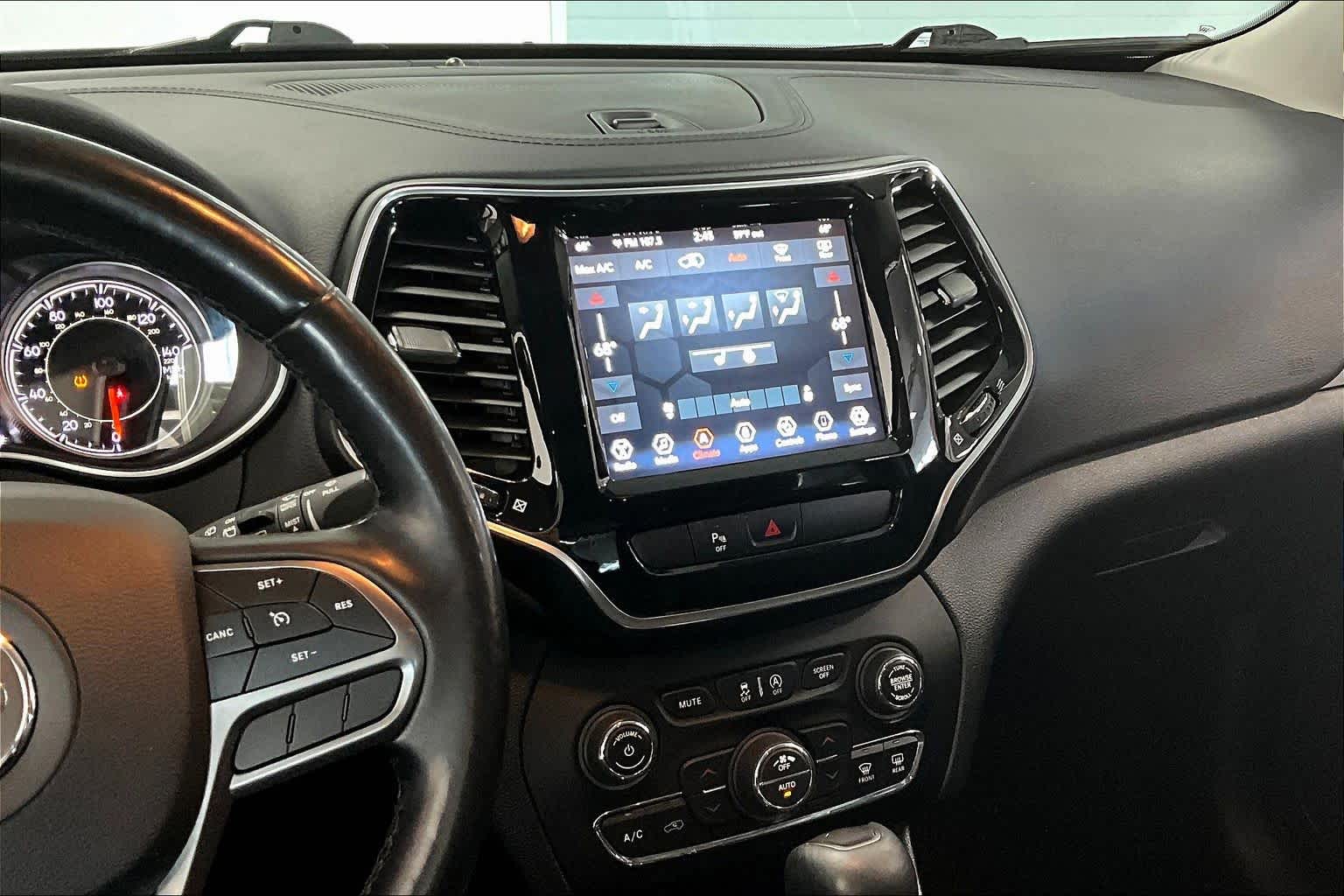 Thumbnail: 2020 Jeep Cherokee - 14