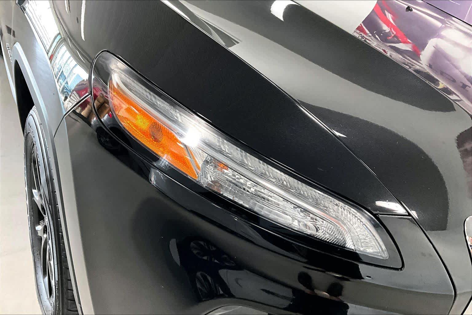 Thumbnail: 2016 Jeep Cherokee - 28