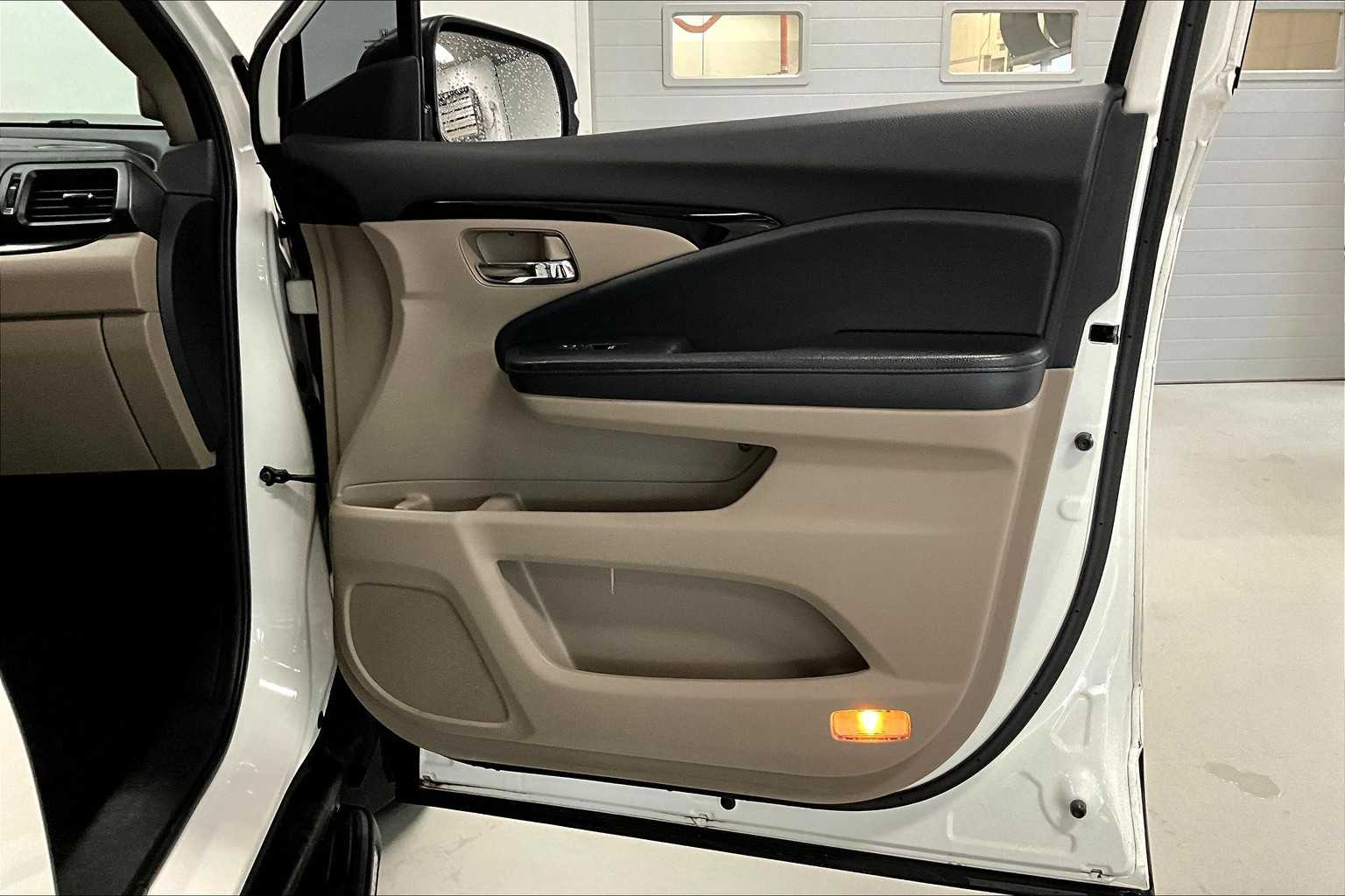 Thumbnail: 2016 Honda Pilot - 25