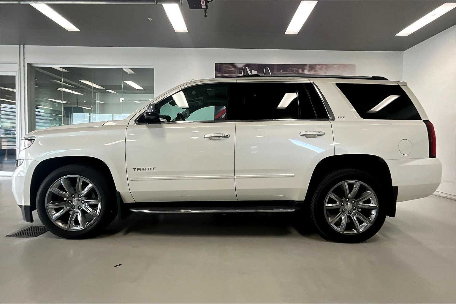 Thumbnail: 2015 Chevrolet Tahoe - 3