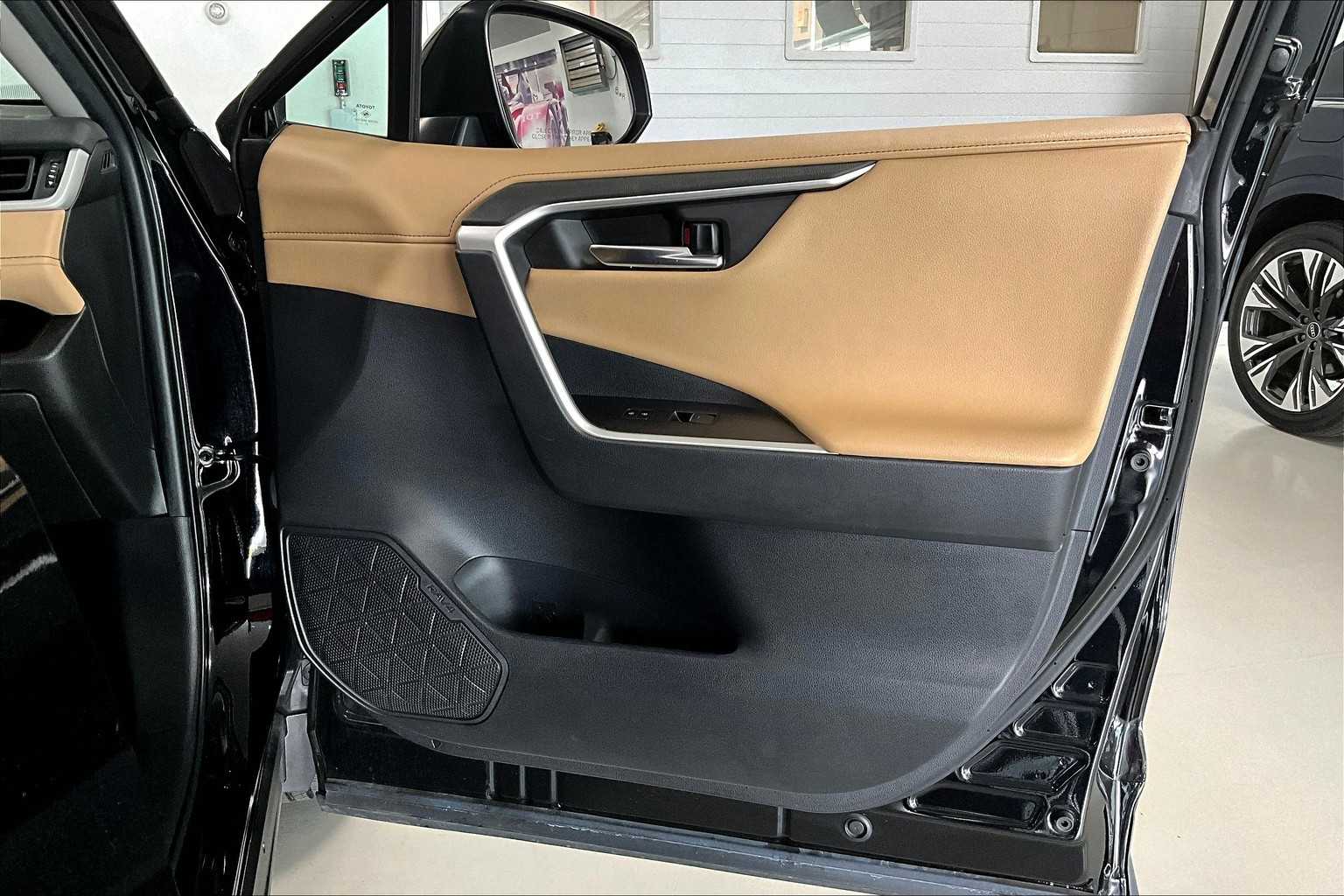 Thumbnail: 2022 Toyota RAV4 - 26
