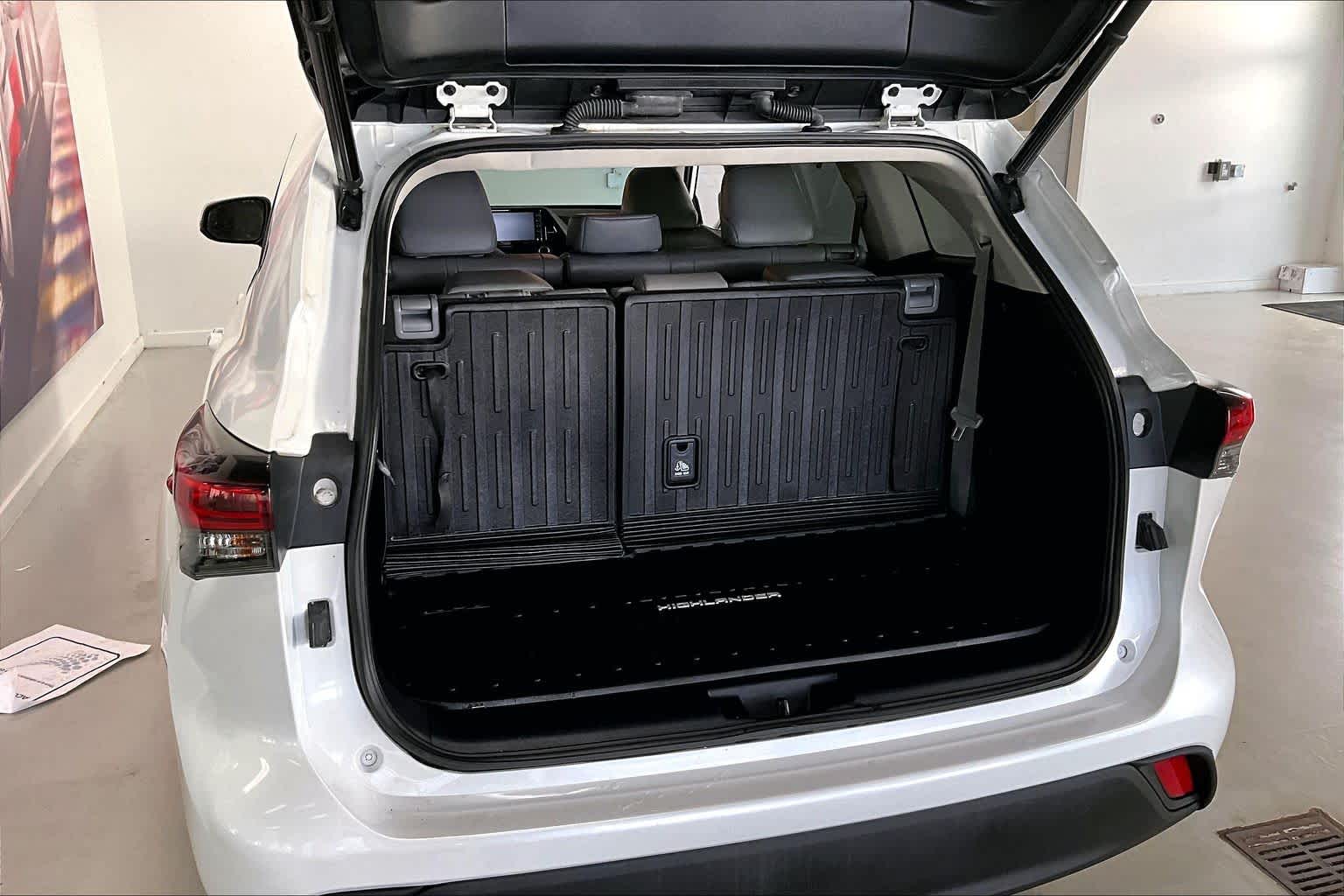 Thumbnail: 2022 Toyota Highlander - 17