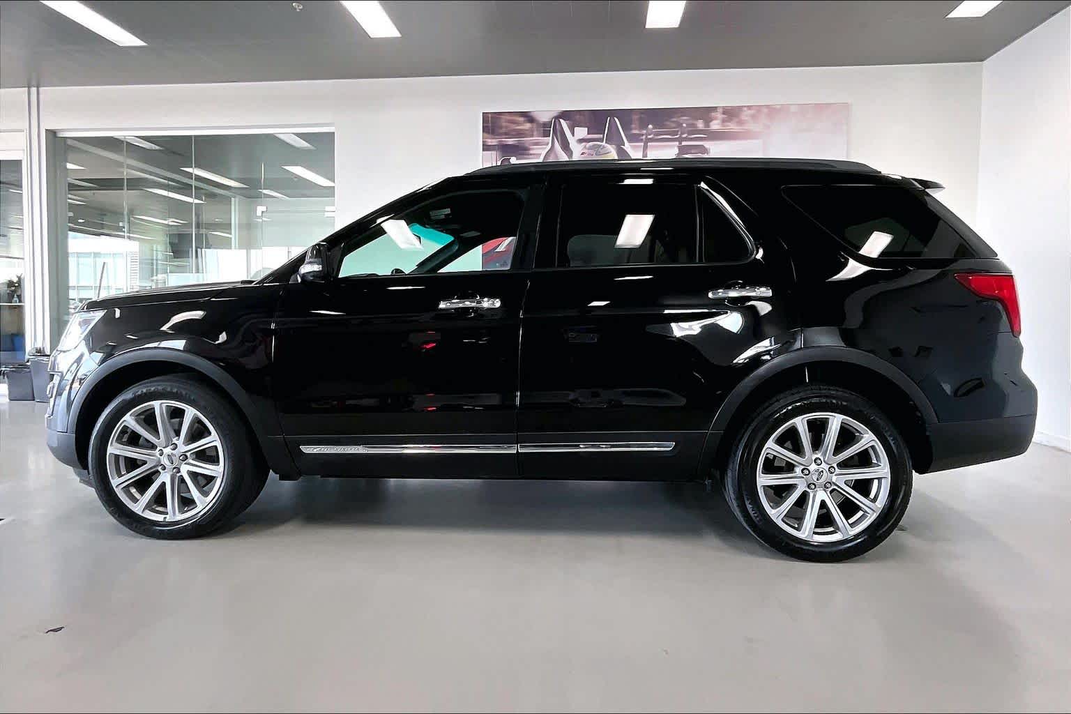 Thumbnail: 2016 Ford Explorer - 3