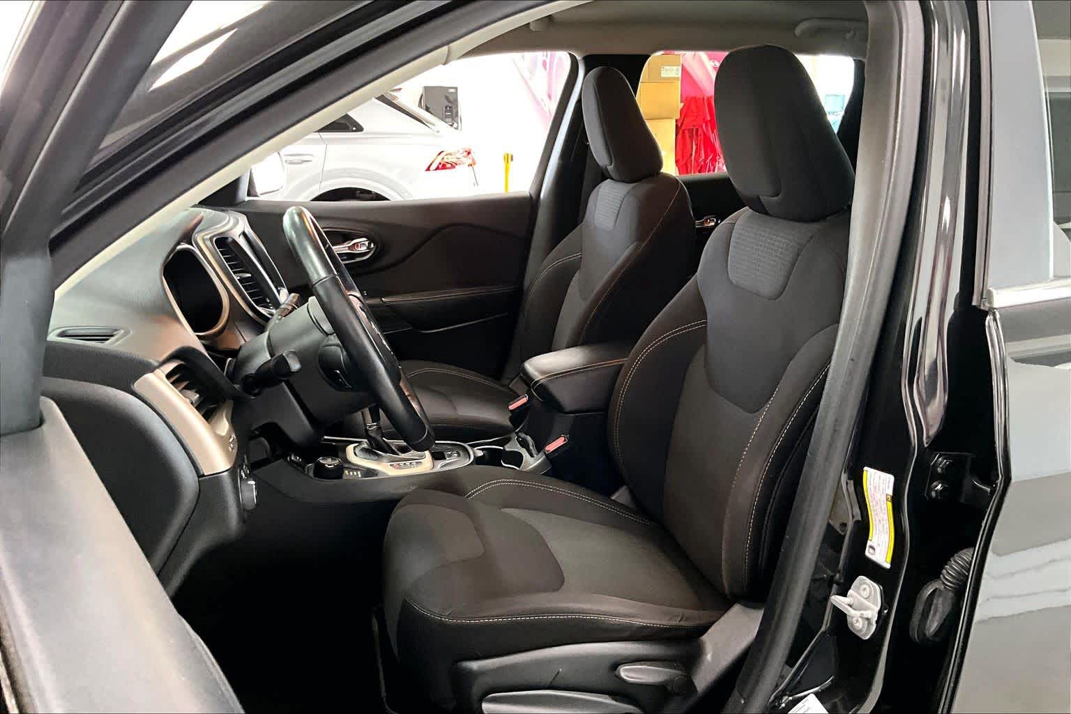 Thumbnail: 2016 Jeep Cherokee - 9