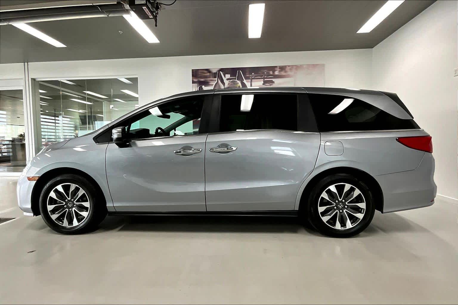Thumbnail: 2023 Honda Odyssey - 3