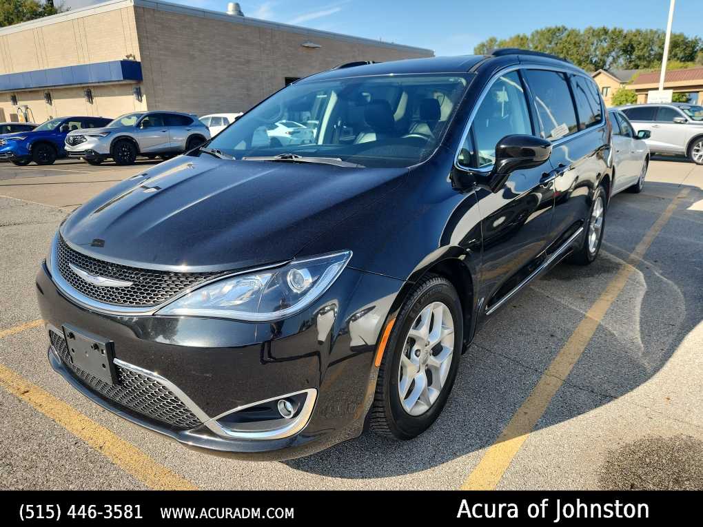 2017 Chrysler Pacifica Touring L -
                  Johnston, IA