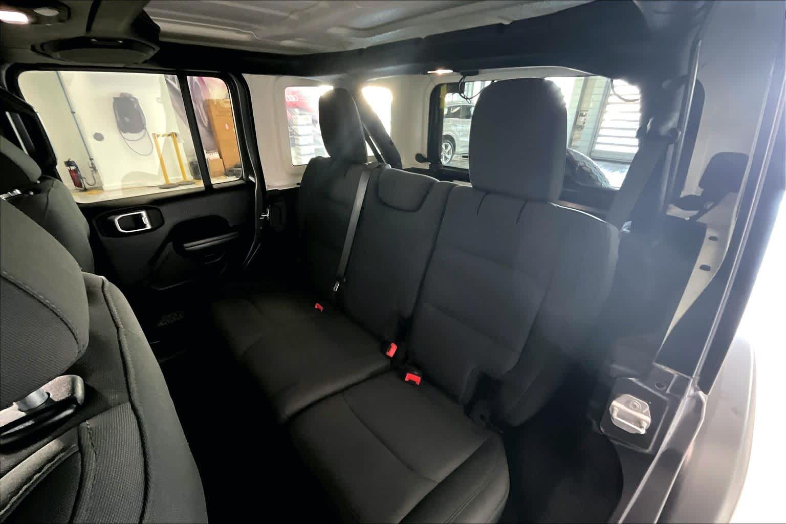 Thumbnail: 2018 Jeep Wrangler - 25