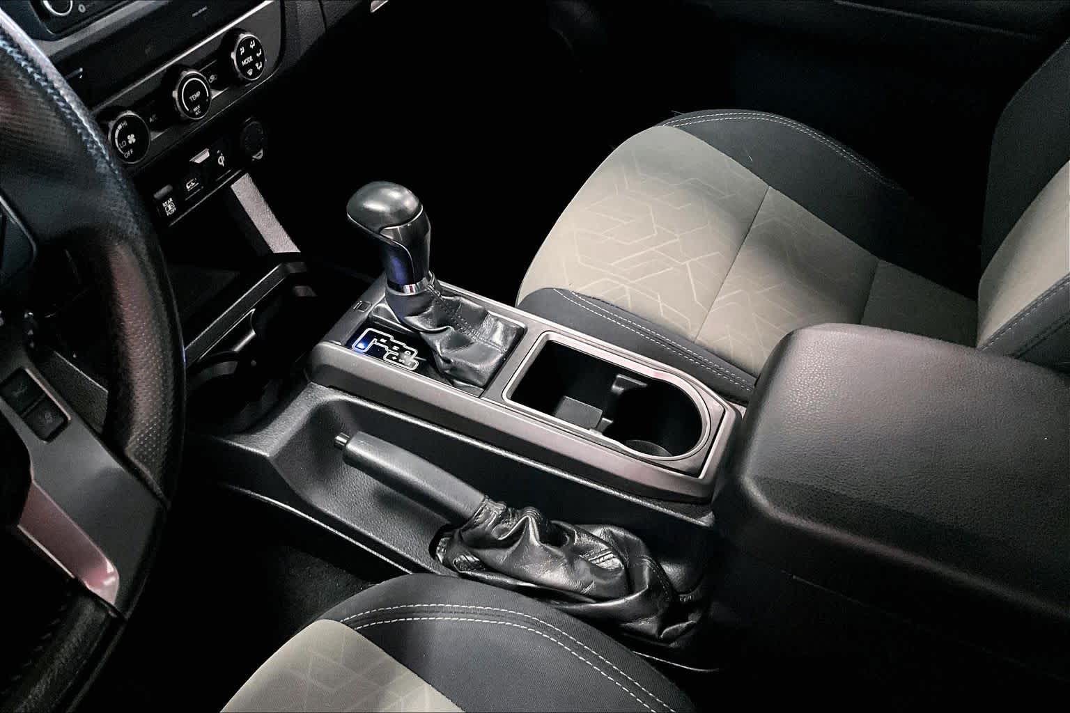 Thumbnail: 2020 Toyota Tacoma - 15