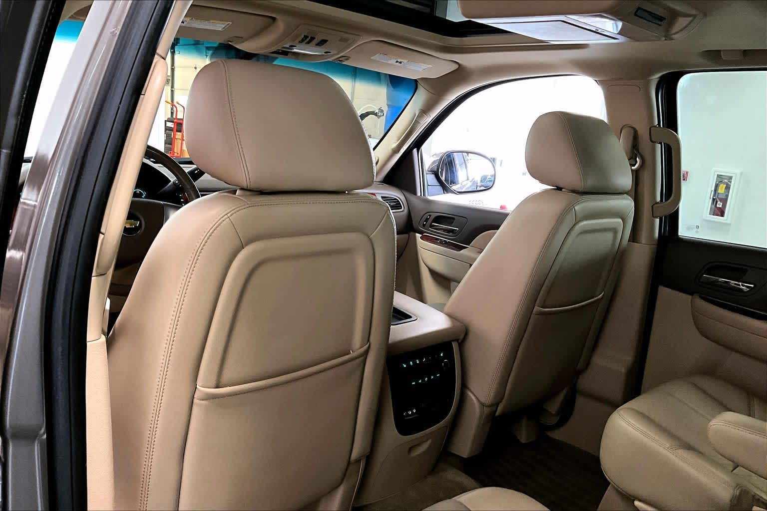 Thumbnail: 2011 Chevrolet Suburban - 11