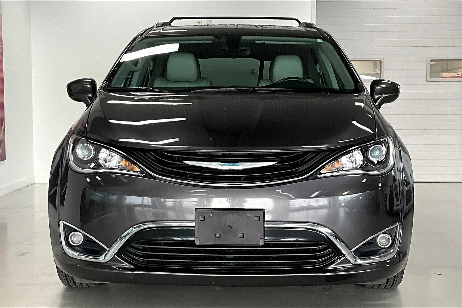 Thumbnail: 2018 Chrysler Pacifica - 6