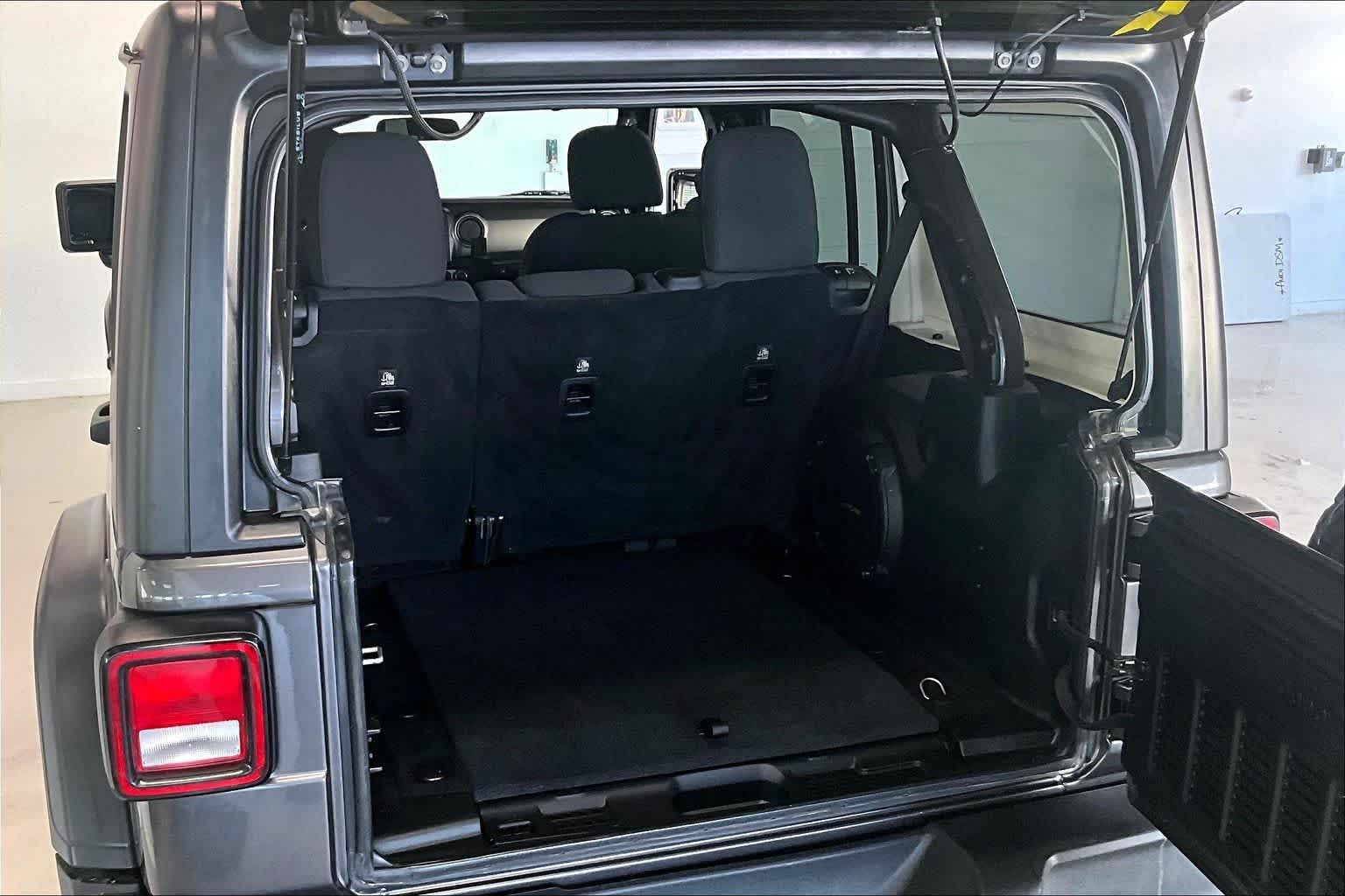 Thumbnail: 2018 Jeep Wrangler - 15