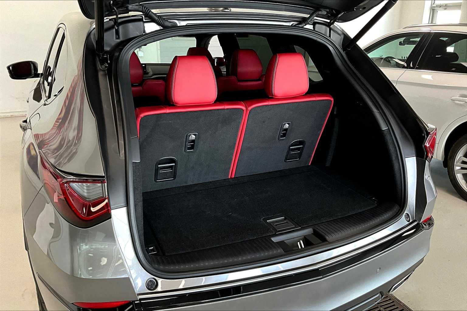 2023 Acura MDX Base 18
