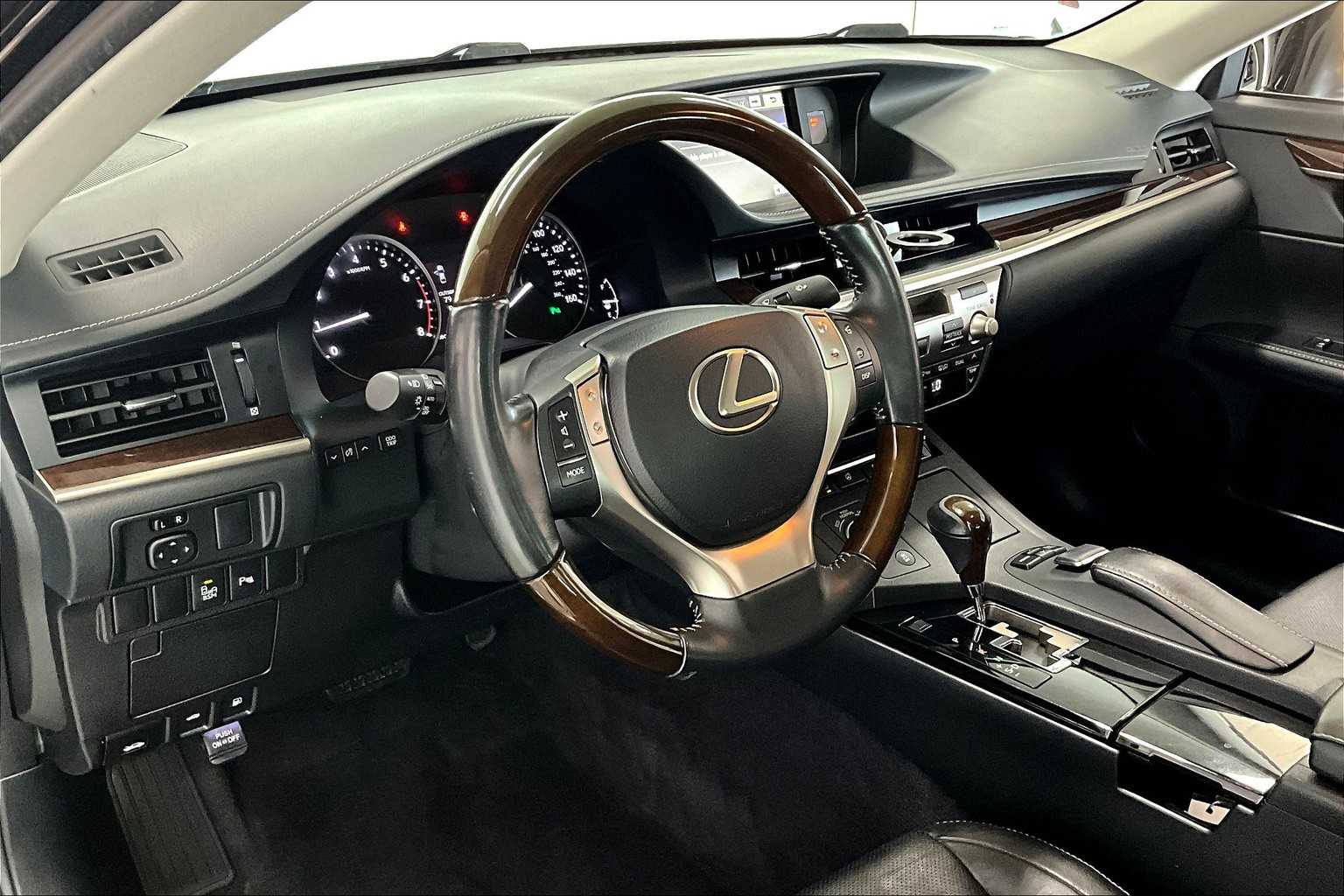 2014 Lexus ES 350 photo 2
