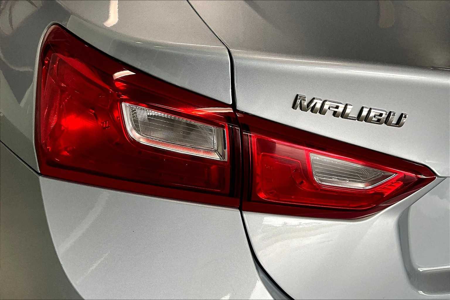 Thumbnail: 2018 Chevrolet Malibu - 25