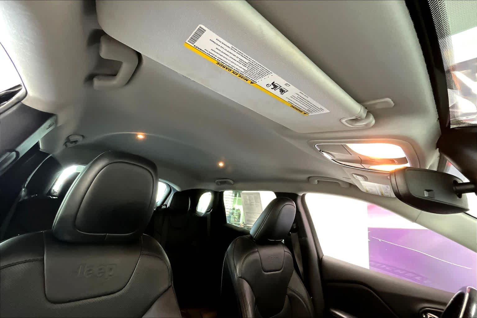 Thumbnail: 2020 Jeep Cherokee - 27