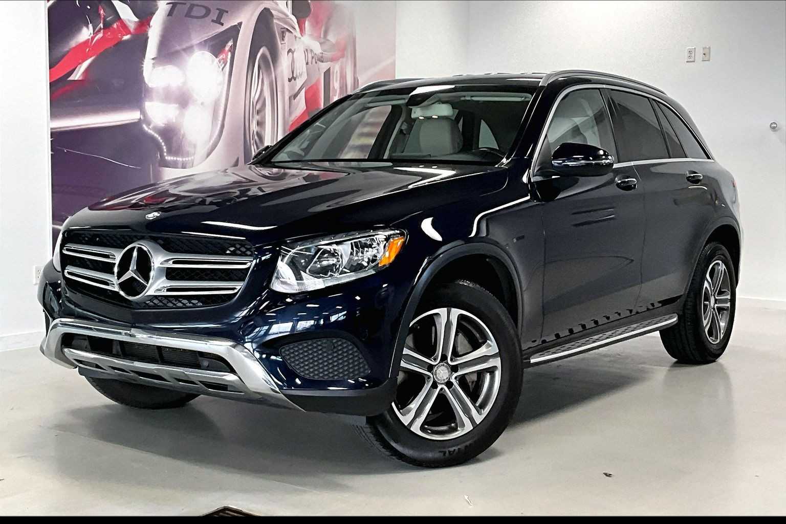 2016 Mercedes-Benz GLC 300 -
                  Johnston, IA