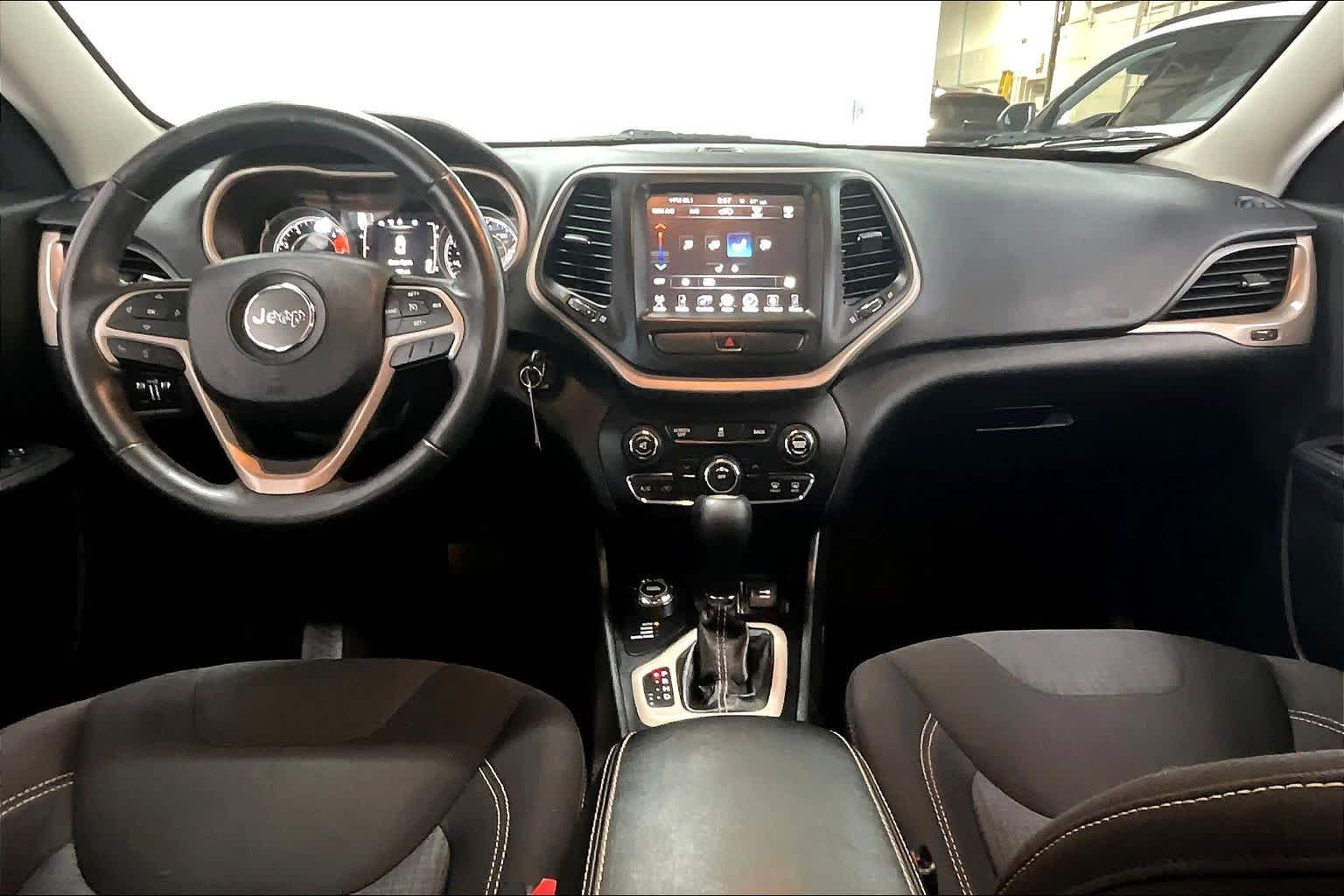 Thumbnail: 2016 Jeep Cherokee - 8