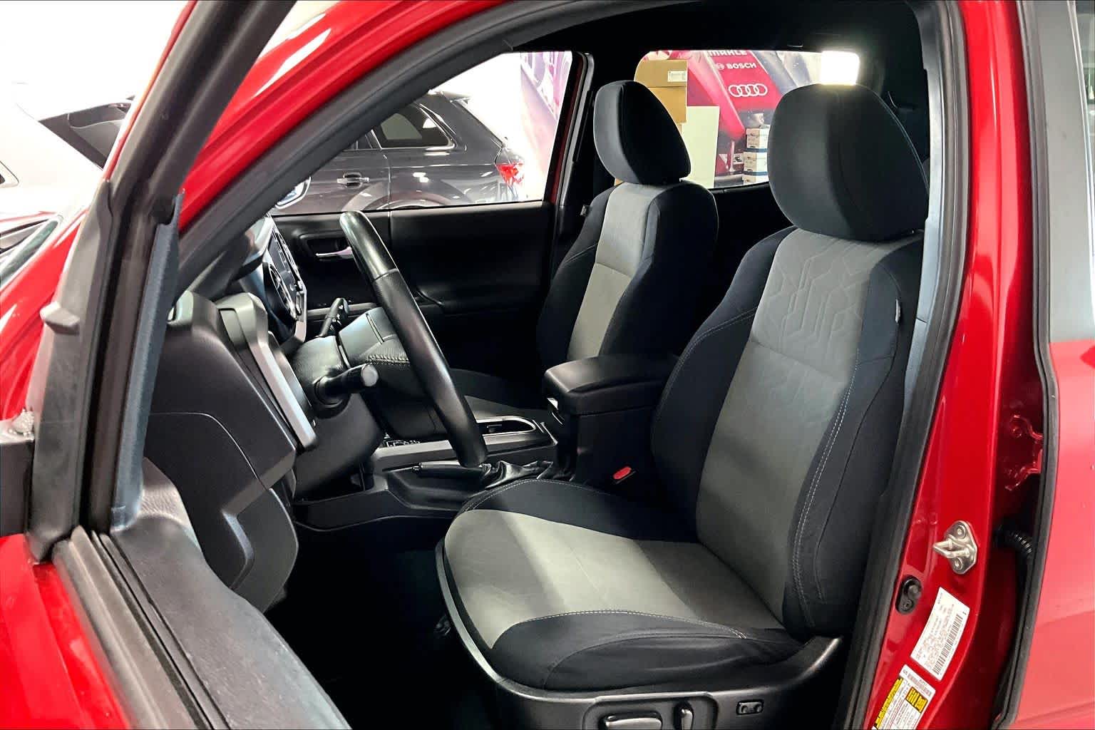 Thumbnail: 2020 Toyota Tacoma - 10