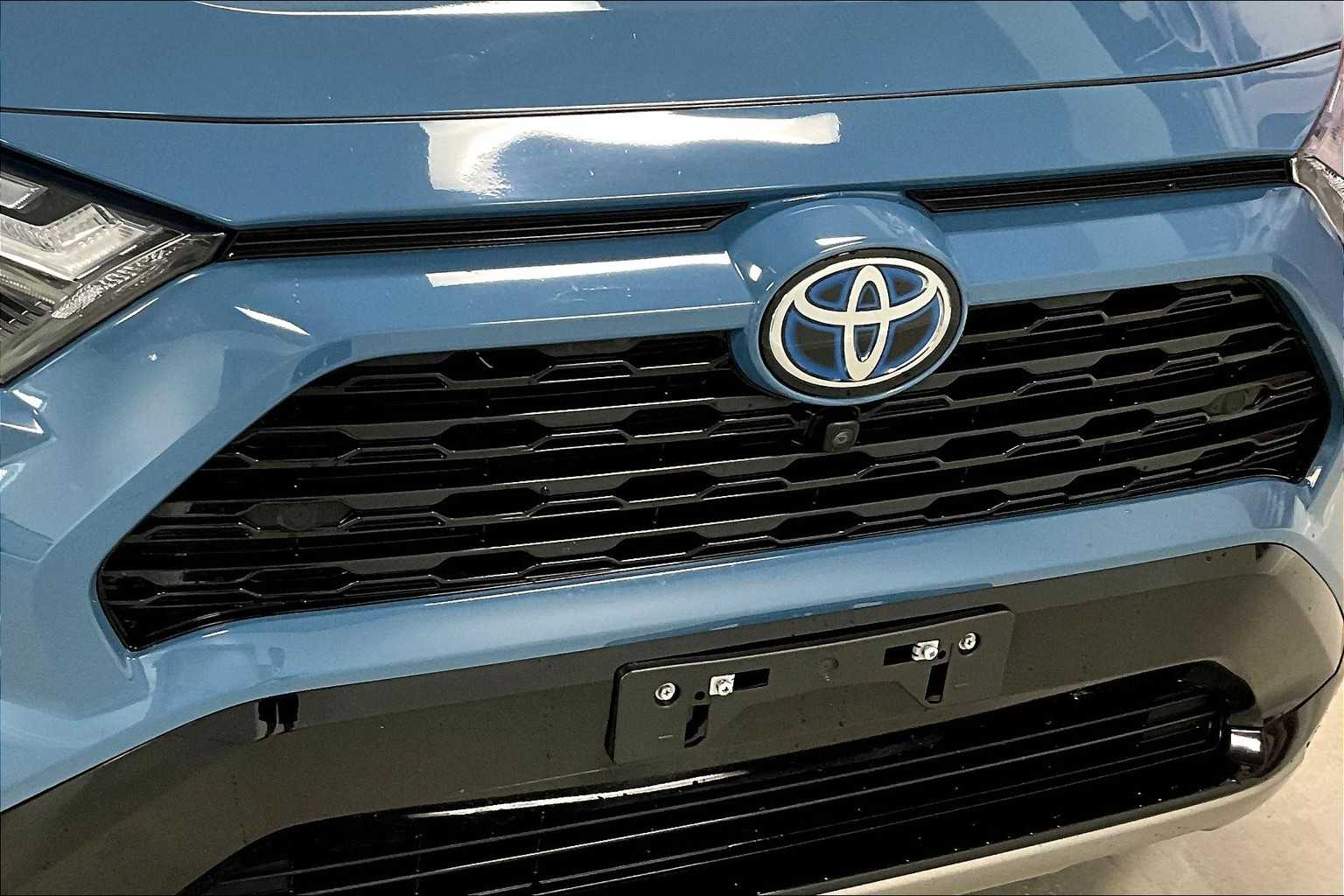 Thumbnail: 2022 Toyota RAV4 - 28