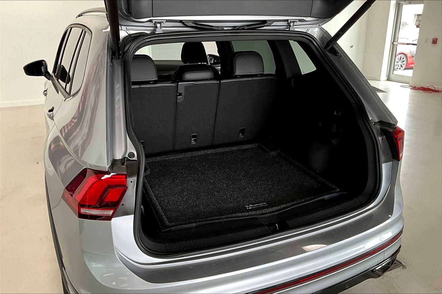 Thumbnail: 2024 Volkswagen Tiguan - 17