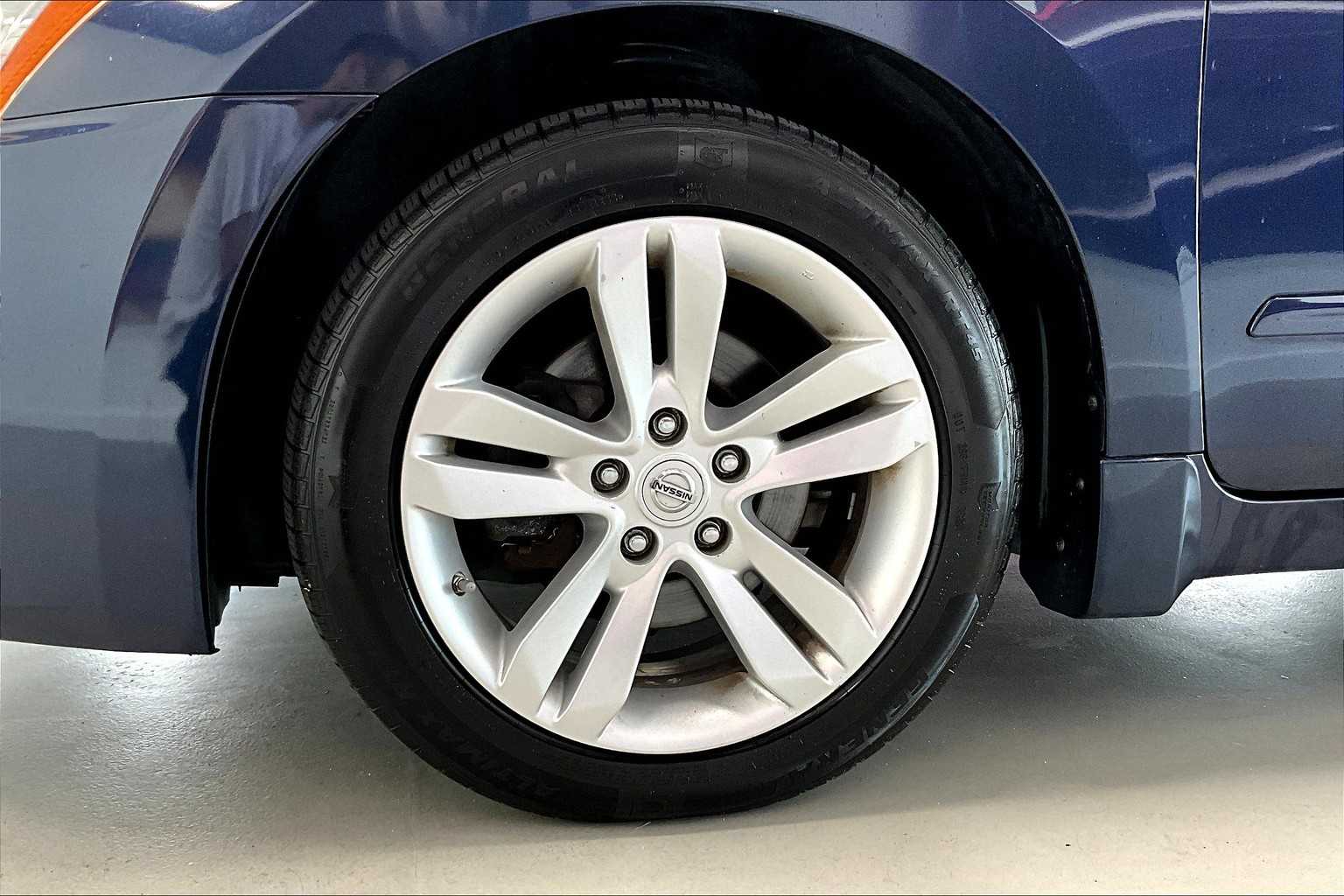 Thumbnail: 2010 Nissan Altima - 7