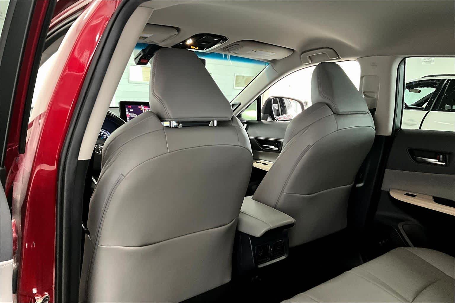 Thumbnail: 2021 Toyota Venza - 11