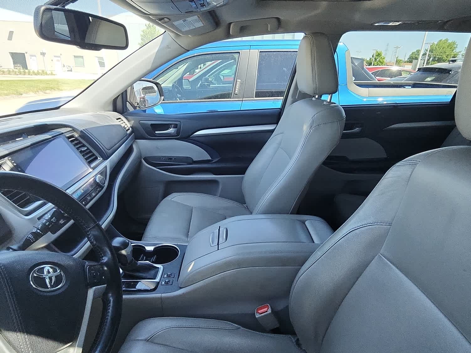 Thumbnail: 2016 Toyota Highlander - 9