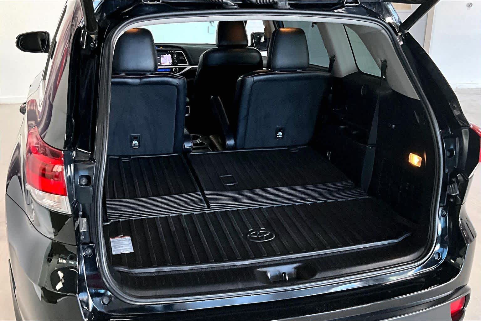 Thumbnail: 2019 Toyota Highlander - 16