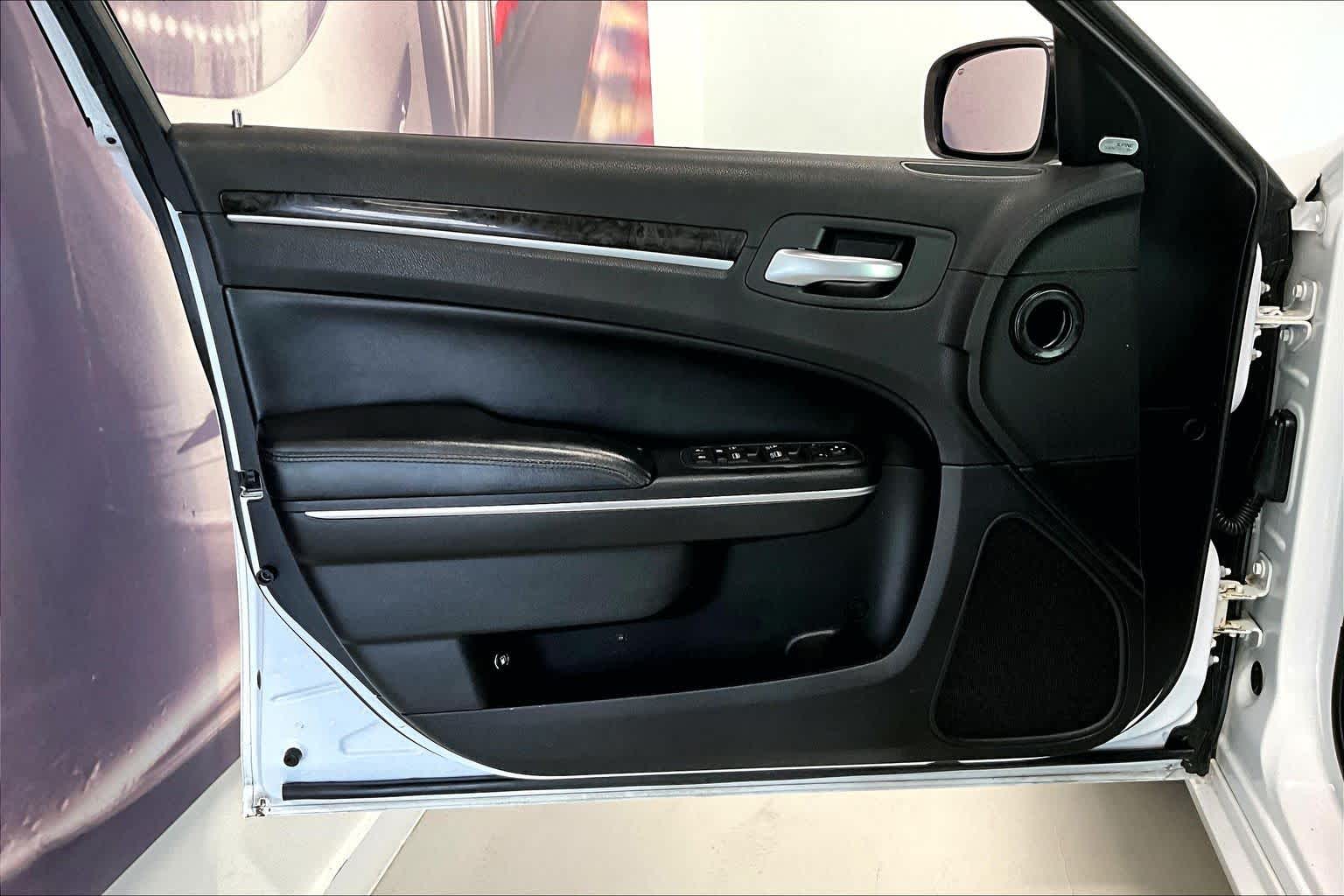 Thumbnail: 2011 Chrysler 300 - 25