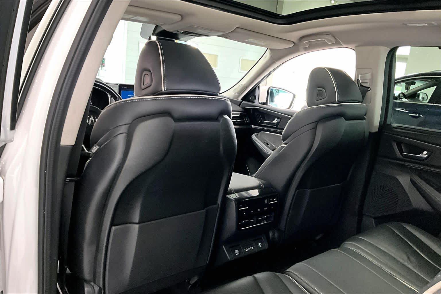 Thumbnail: 2022 Acura MDX - 9