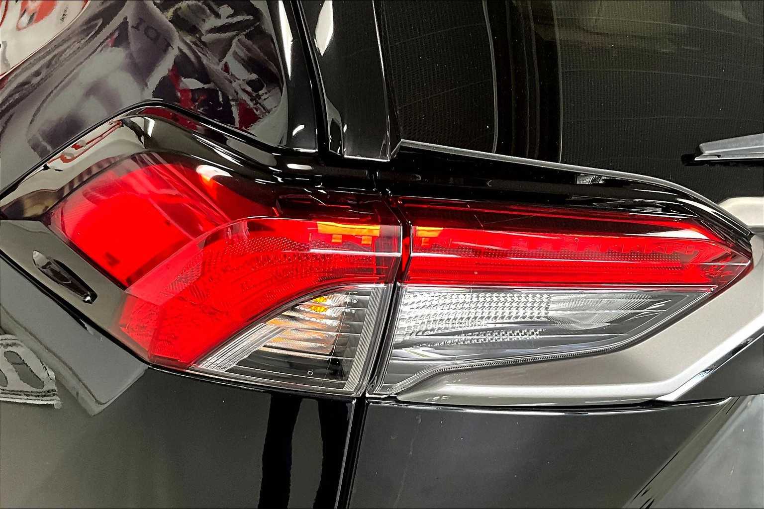 Thumbnail: 2022 Toyota RAV4 - 30