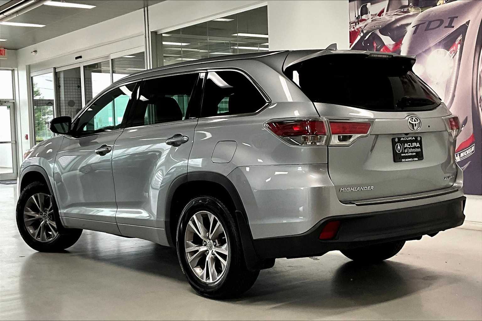 Thumbnail: 2015 Toyota Highlander - 4