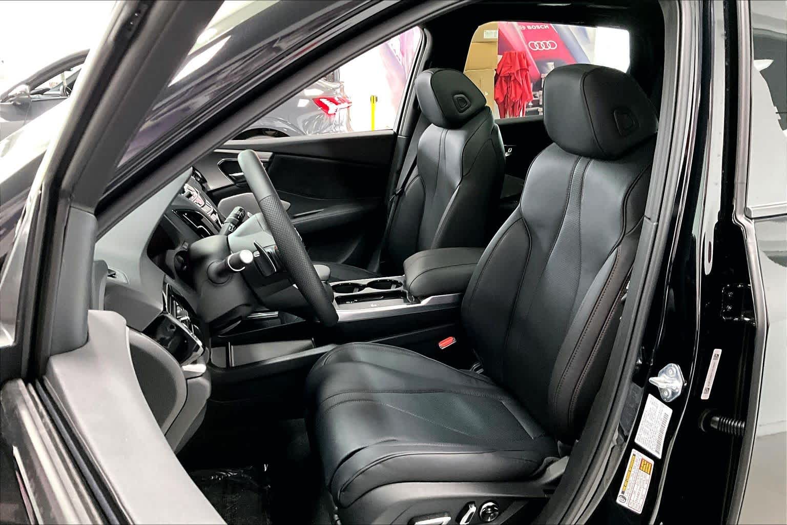 Thumbnail: 2026 Acura RDX - 10