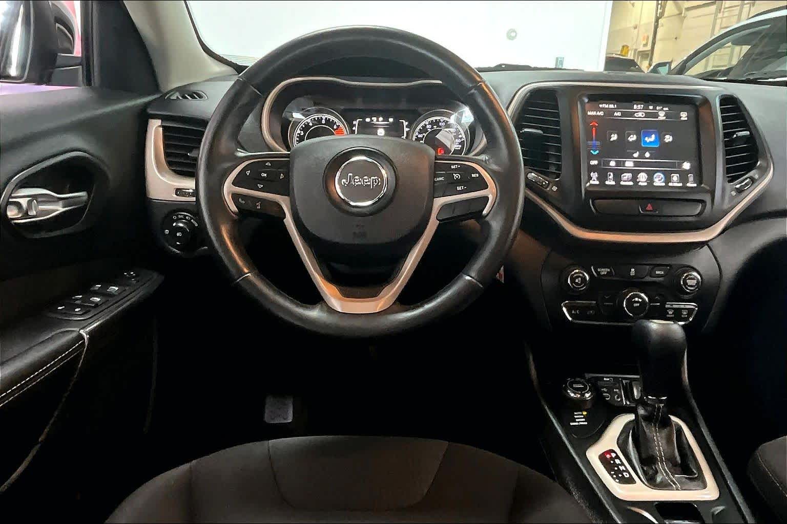 Thumbnail: 2016 Jeep Cherokee - 12