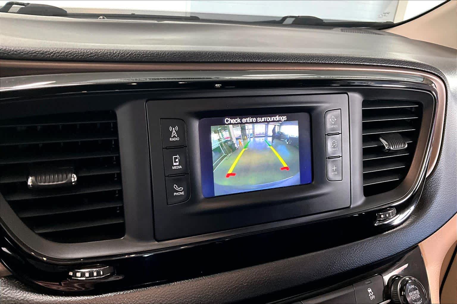 Thumbnail: 2017 Chrysler Pacifica - 23