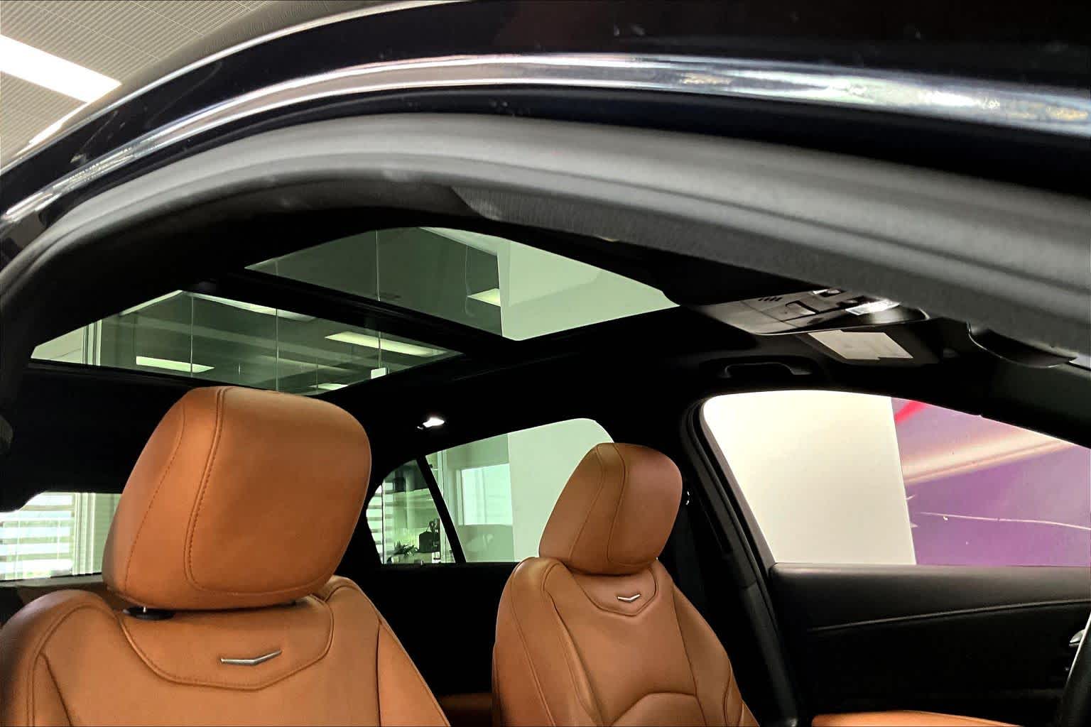 Thumbnail: 2023 Cadillac XT4 - 28