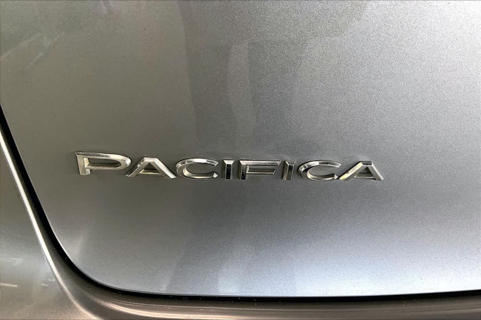 Thumbnail: 2017 Chrysler Pacifica - 7