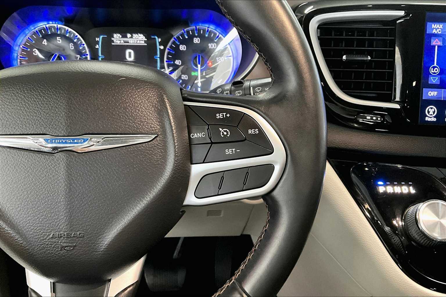 Thumbnail: 2017 Chrysler Pacifica - 22