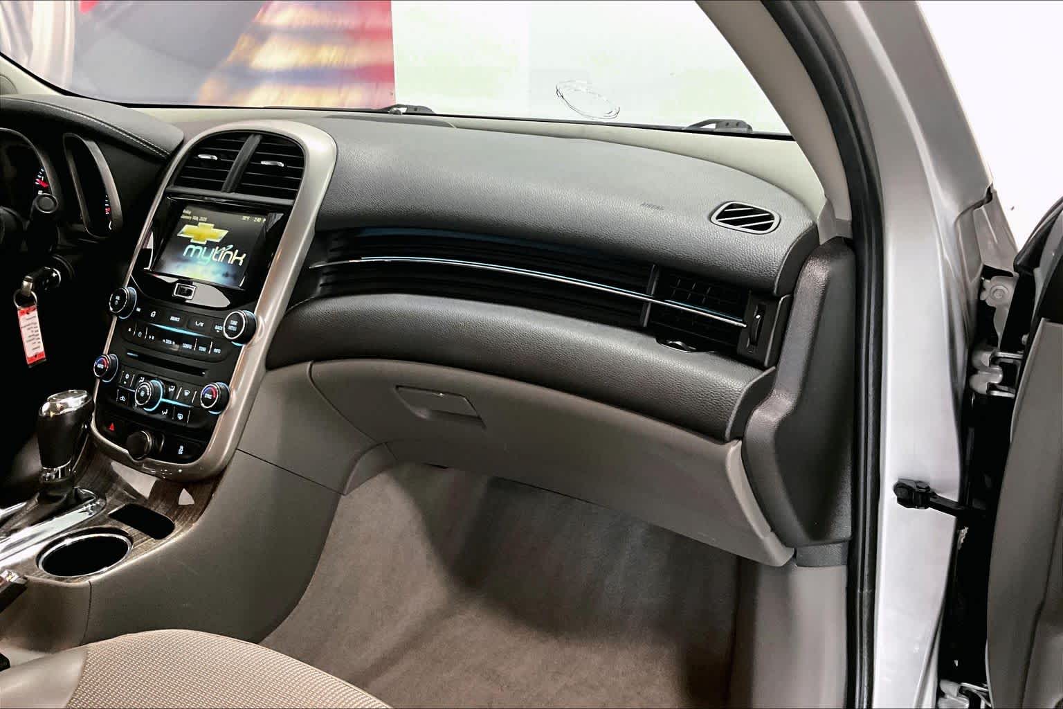 Thumbnail: 2015 Chevrolet Malibu - 20