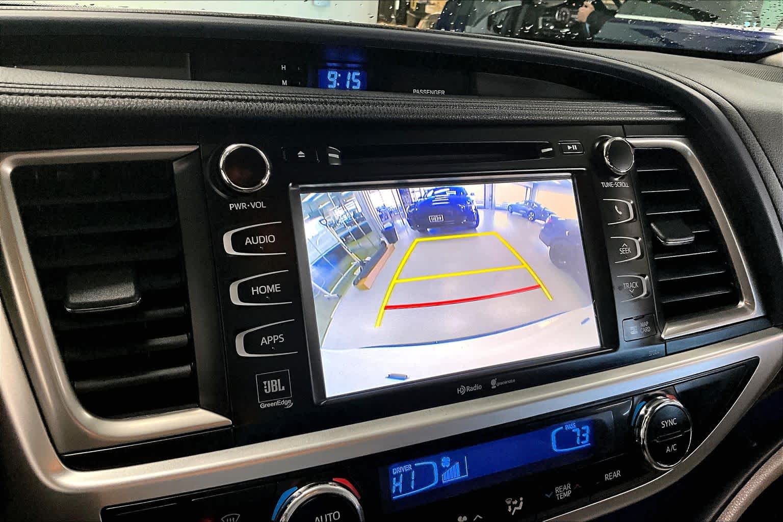 Thumbnail: 2015 Toyota Highlander - 23