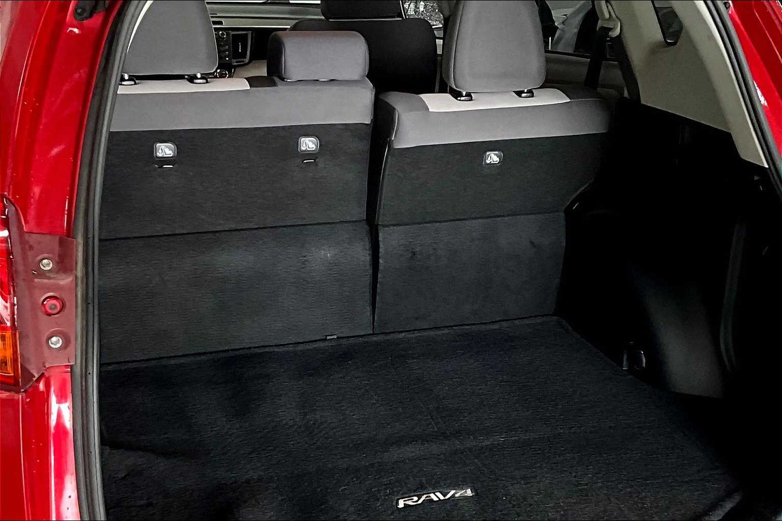 Thumbnail: 2013 Toyota RAV4 - 17