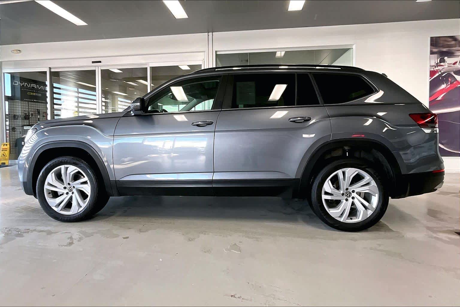 Thumbnail: 2023 Volkswagen Atlas - 3