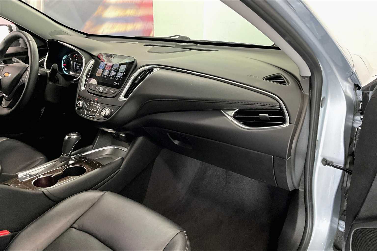 Thumbnail: 2017 Chevrolet Malibu - 21