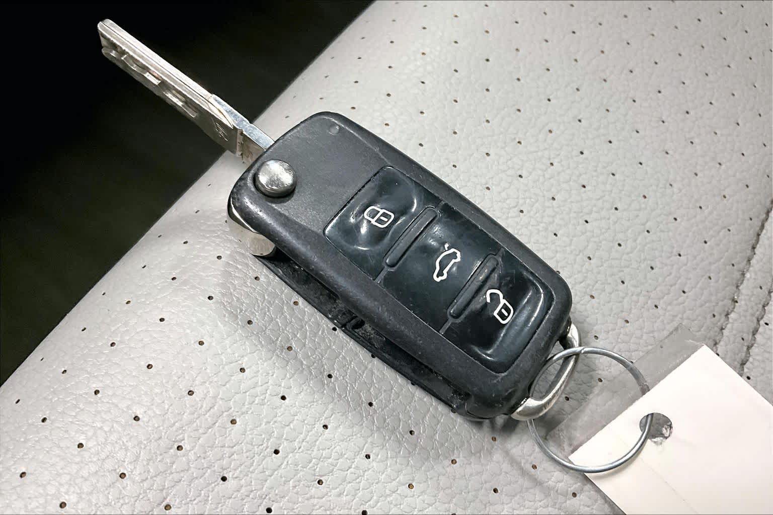 Thumbnail: 2014 Volkswagen Passat - 16