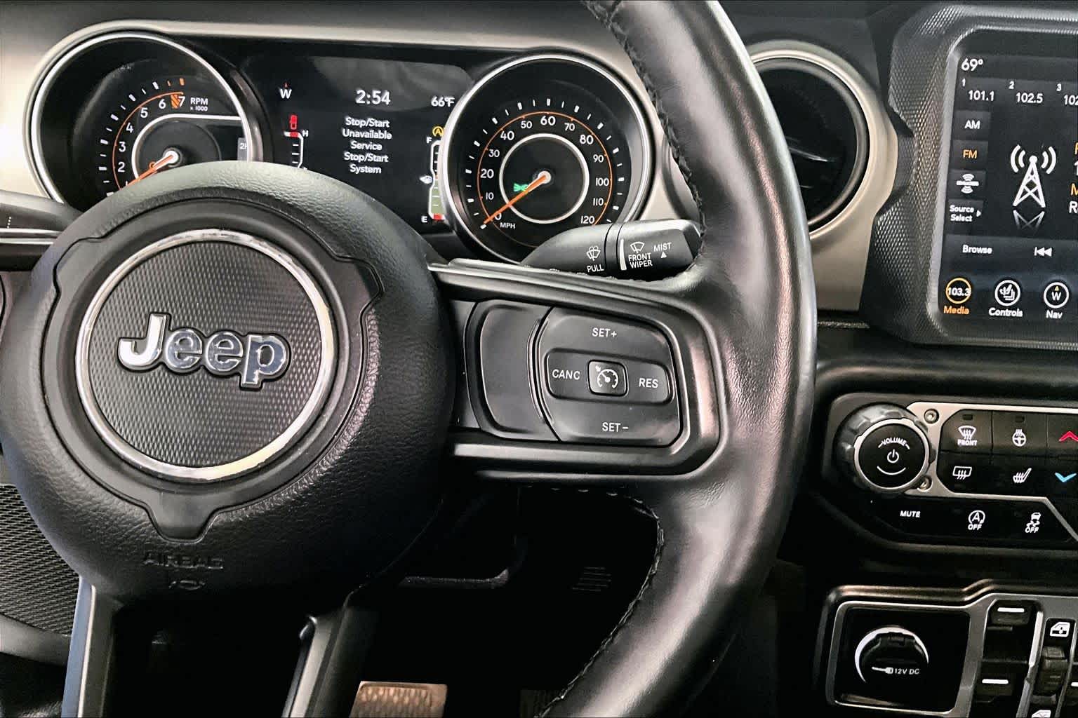 Thumbnail: 2021 Jeep Gladiator - 23