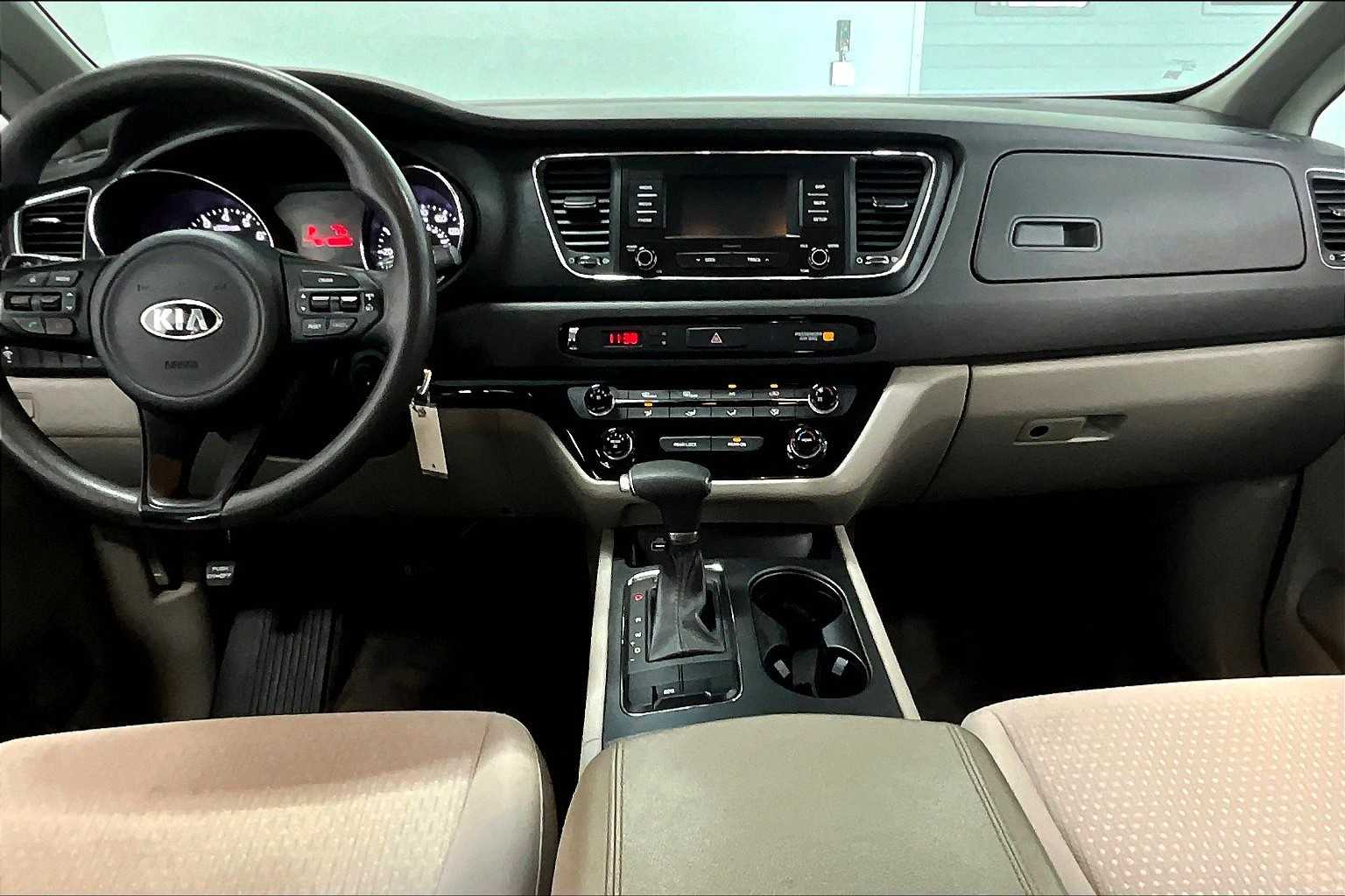 Thumbnail: 2017 Kia Sedona - 8